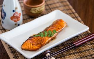 Cuối tuần ngon cơm với phi lê cá hồi xốt nước tương