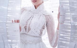 Khánh Vân sẽ diễn áo dài kèm mô hình kén tại Miss Universe