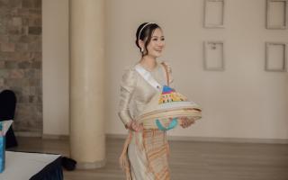 Nguyễn Thanh Hà tặng 80 nón lá cho các thí sinh Hoa hậu Môi trường Thế giới