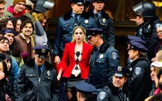 Hé lộ tạo hình mới nhất của Harley Quinn Lady Gaga trong Joker 2