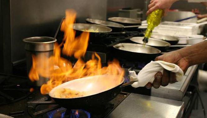 Nếu người Việt cứ duy trì 3 kiểu nấu ăn này thì chẳng khác nào tự 'nuôi mầm' ung thư mà không biết