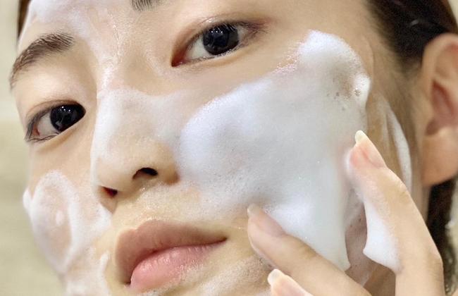 4 mẹo làm sạch từng lỗ chân lông, da luôn sáng mịn thông qua bước rửa mặt cơ bản
