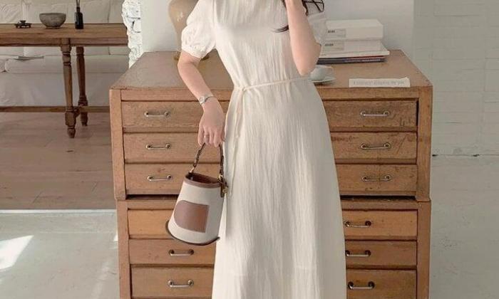 Cách mặc váy trắng sang đẹp ngày hè