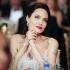 Angelina Jolie làm gì giữa lúc đàn con thi nhau bỏ họ Brad Pitt